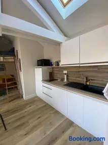 Studio coloré et tout confort en plein centre - Image 3