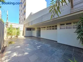 Casa em ótima localização até 8 pessoas área nobre - Image 4