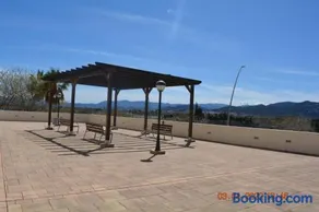 Este - Image 1
