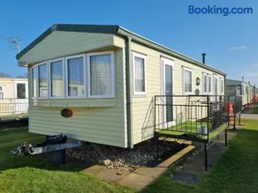 3 Bedroom Sleeps 6 on Coral Beach - Image 2