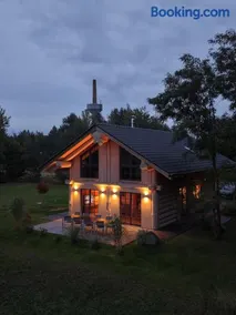 wunderschönes Blockhaus direkt am See für 10 PAX - Image 1