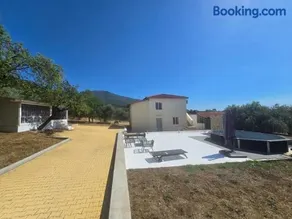 Olive Hill Guest House - Image 1