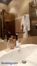 Luxury Room Well Located - Image 5