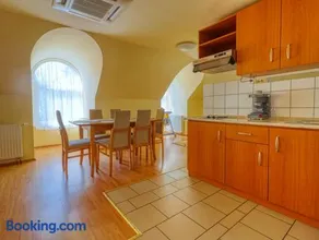 Villa Park Apartmanház - Image 1