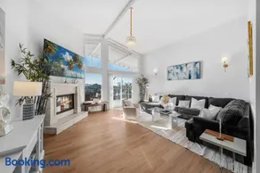 Entire Private Home with 4 Bedrooms 2 Bathrooms, Pool, View, 4 Parking, King Bed, Big Yard, Available Now - Image 3