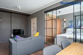 Sunny 1BR Apartment near Park & Stadium - Image 5