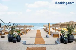 Oasis VIP Club - настаняване, ресторант и плаж - Image 4