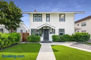 Historic Waterfront estate With Yard & Modern Kitchen - Image 2