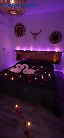 Maison Plus Belle La Nuit avec jacuzzi et jardin privé clim - Image 2