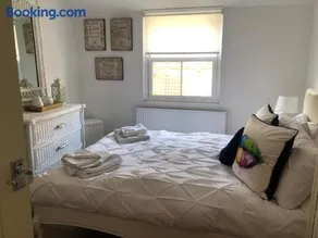 Dinky cottage - Image 3