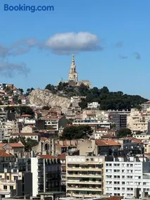 Apartment with swimming-pool balcony and breathtaking view on Marseille - Image 1