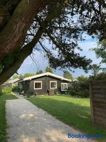 Nyistandsat sommerhus i Hornbæk,tæt på vand og by - Image 1