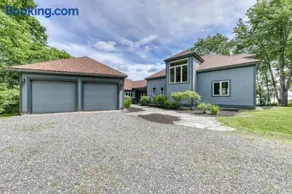 Delightful oceanfront home with amazing views, wrap-around deck & two fireplaces - Image 1