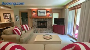 2BR ski-in/ski-out condo with fireplace, patio, and full kitchen - Image 2