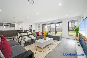 Spacious Modern 5Bedroom Retreat near Gregory Hill - Image 1