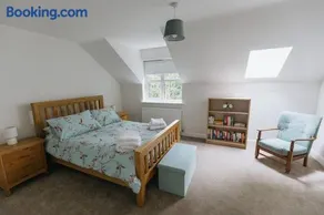 BRIARS CLOSE - Four Bed Property on the Edge of the Peak District National Park - Image 3