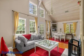 Waterfront lodge on 24 acres with patio & fireplace - Image 2