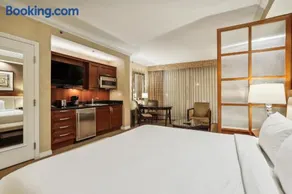MGM Signature Deluxe Balcony Strip View Suite - Image 3