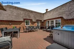 Large 18-Person Pool House With Outdoor Hot Tub, Outdoor Sauna And Enclosed Terrace - Image 2