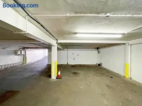 City Centre - Top Floor Apartment - Free Secure Small Car Parking - 5 Minute Walk to Beach & Station - Image 3