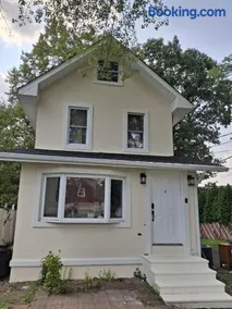 Two-Bedroom Home Private Parking 25 min to NYC - Image 3