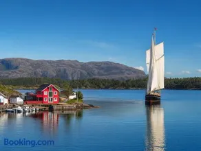 Luxury Waterfront Cabin near Bergen - Sleeps 18 - Private Sauna, Hot Tub & dock - Image 4