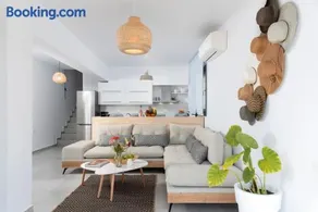 Beachfront luxury villa with Stunning views 2bedroom WiFi - Image 1