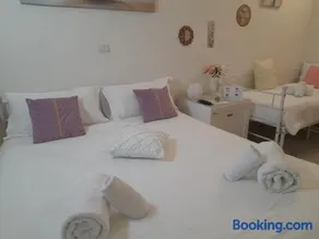 Falanga Family Guests Accommodation - Image 2