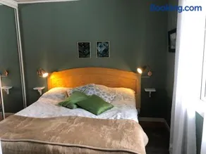Sjönära lägenghet på landet - Image 1