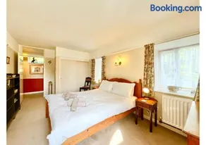 Ground Floor 3 Bed Apartment Rural Devon Sleeps 6 - Image 5