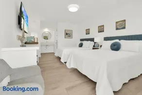 The Shores Hotel - Image 1
