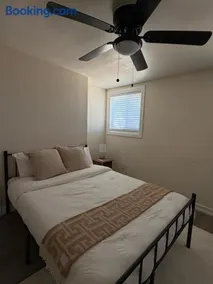 Private Room- Separate Entrance & Ensuite Bath - Image 3
