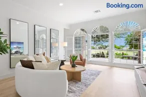 5 Beds Luxury Retreat on Golf Course - Image 2