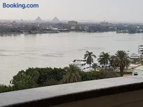 شقه الترا مودرن صف اول كورنيش النيل , القاهره , بمنطقه المعادي , اطلاله مباشره للنيل والاهرامات ,الطابق التاسع ,Very luxury apartment firist row nile view and pyramids , maadi , cairo , ultra modern home ,all rooms and reception direct nile view - Image 3