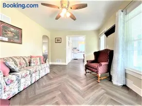 Walnut - Family Neighborhood, Pet Friendly - Image 1