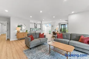 2 bedroom Spacious Luxury Penthouse, Donegal Town - Image 1
