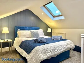 Beautiful 3 Bed House in Altrincham with Free Parking - Image 4