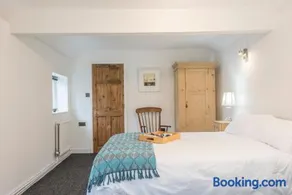 2 Lion Cottages, Knodishall - Image 4