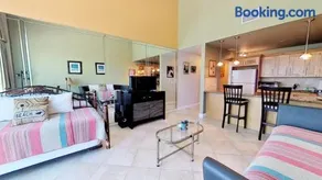 Castle B17 Contemporary Condo with Pool, Beach Access and Free Parking - Image 2
