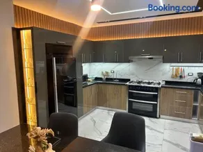 شقة 200 متر جديدة بالكامل للايجار في الحى التاسع مدينة العبور القاهرة - Image 1