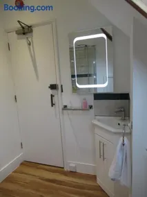 Acorn Guest House - Image 2