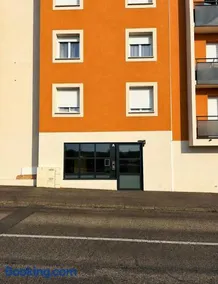 Appartement élégant avec terrasse & vue dégagée - Image 2