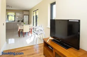 Lakeview Cottage - Image 2