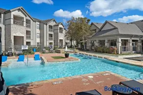 Houston Lakeside Living - Image 1
