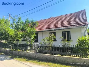 Old house by the stream - Image 5