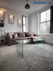 Modern Luxury Escape Suite In The Heart of Urmston Town Centre - Image 4