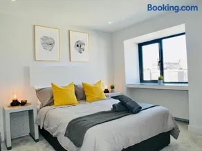 Stunning Sea View Apartment Near the Beach, Bournemouth & Poole - Image 2