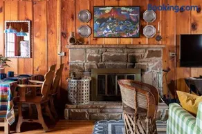 Twin Pines Casita - Big Yard, View, Porch, Hot Tub, & Charm - Image 3