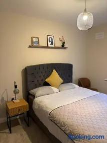 Cosy & Comfortable Room - Image 2
