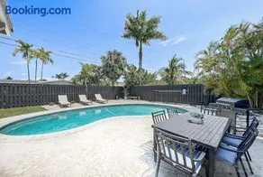 Oakland Oasis, HEATED pool, 2 King Beds, Game Room, BEACH 2.5 miles - Image 1